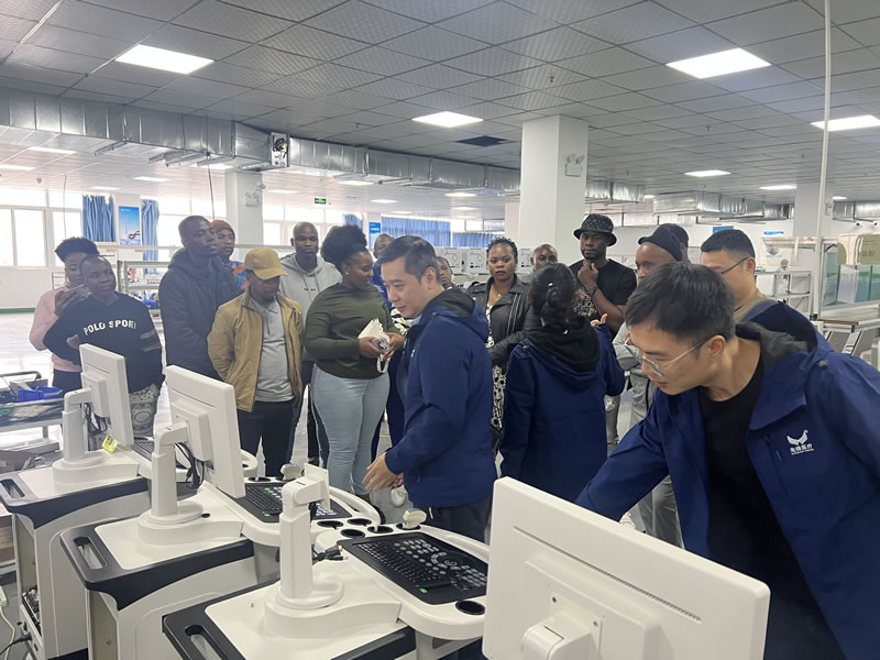 綿陽非洲留學(xué)生團參訪我司工廠，共促中外國際交流與商務(wù)合作新篇章！5.jpg